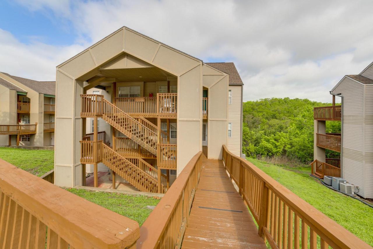 Branson Escape with Pool Access, Grill and Balcony! - Ferienwohnung Branson