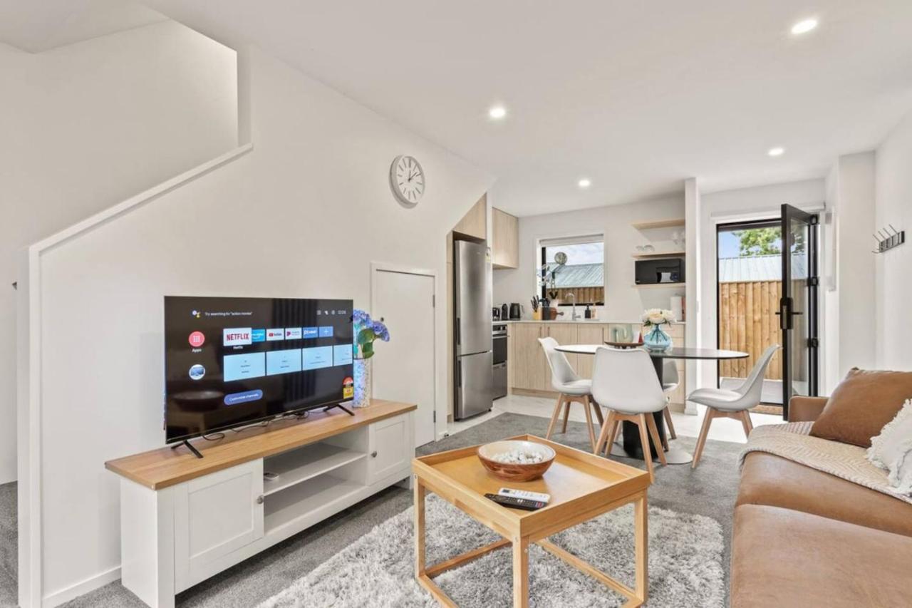Gorgeous 2 Bed Henderson Stay - B&B