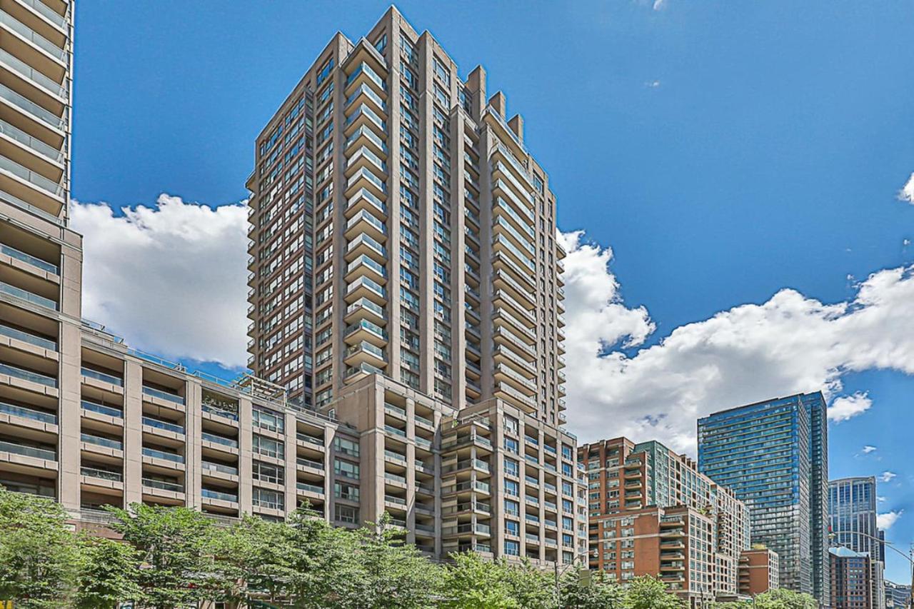 Cozy 1BR Condo with Balcony and Parking - B&B Toronto