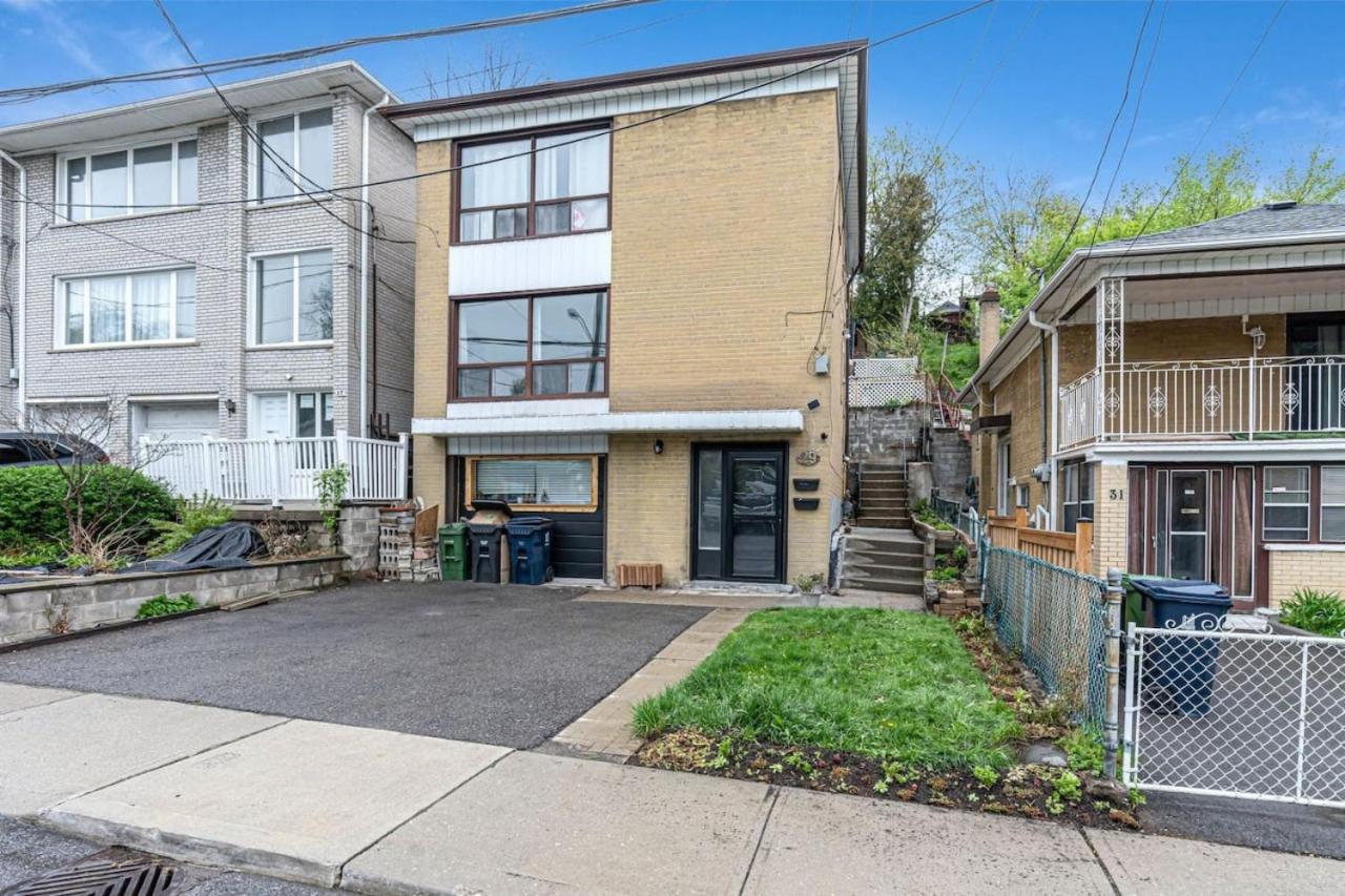 Cozy 2BR Home with Workspace Toronto Retreat - B&B