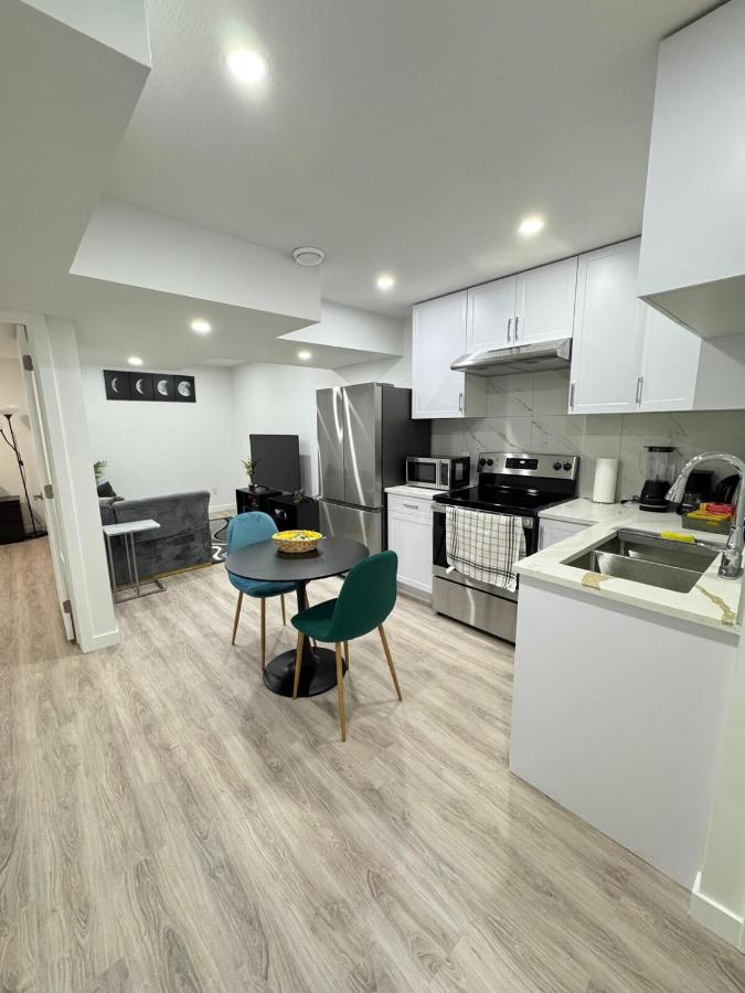 Modern Comfort in West Edmonton - Chambres d’hôtes Edmonton