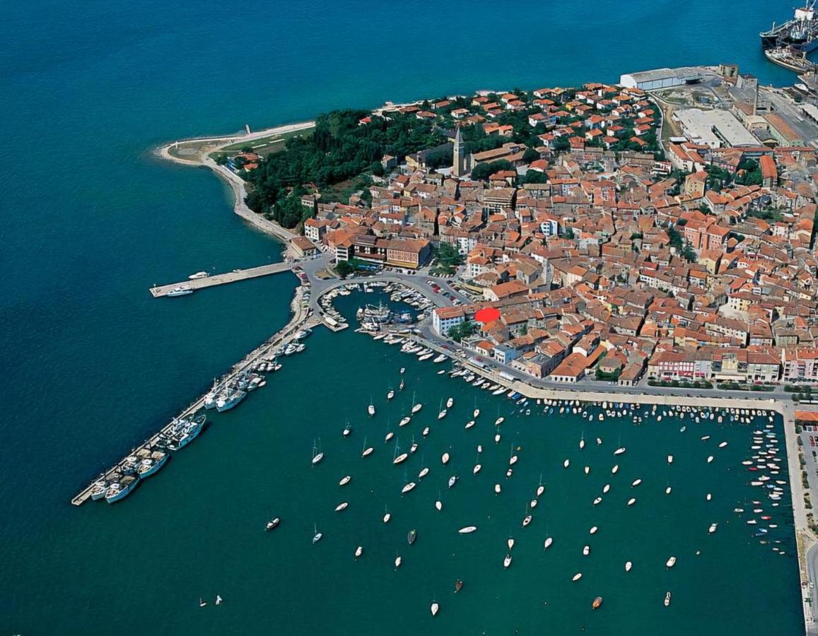 VIP Apartment - Historic center Izola - B&B