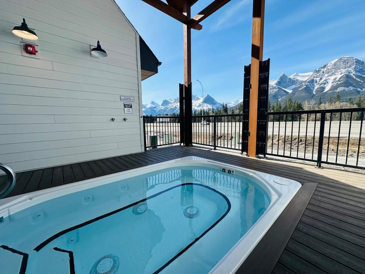 Skyridge Resort -New Townhouse Near Banff Entrance - B&B