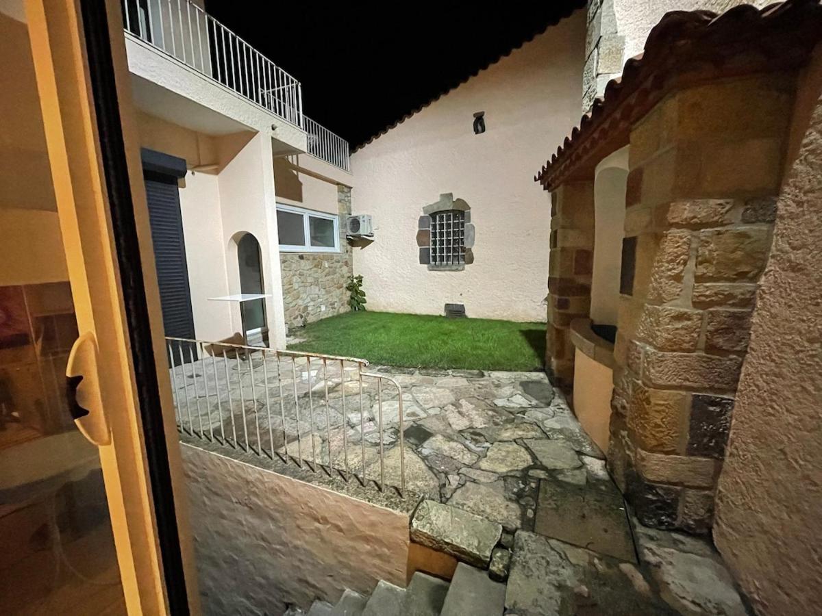 plein pied centre ville Issoire avec petite cour intérieur - B&B
