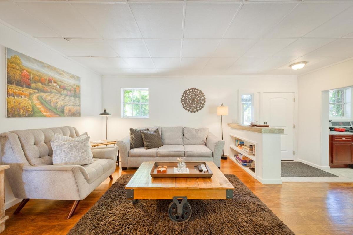 Charming Milk Barn Home on Vineyard Estate - Bed and Breakfast