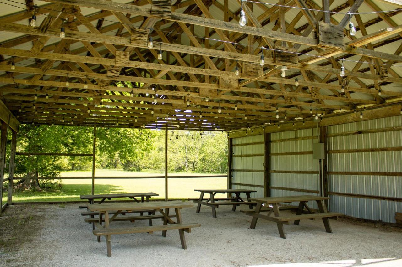 Bountiful Cabin - Hot Tub - Chambres d’hôtes Carthage