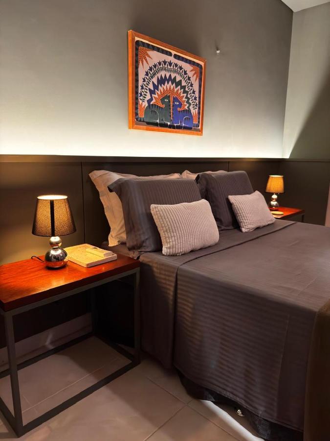 Descubra a Casa Felicidade em Belém! Climatizada, com sala ampla, 2 quartos, mezanino e Wi-Fi veloz. Localização central perto de atrações e gastronomia. Viva a Amazônia com conforto exclusivo. Reserve já sua experiência inesquecível! - B&B