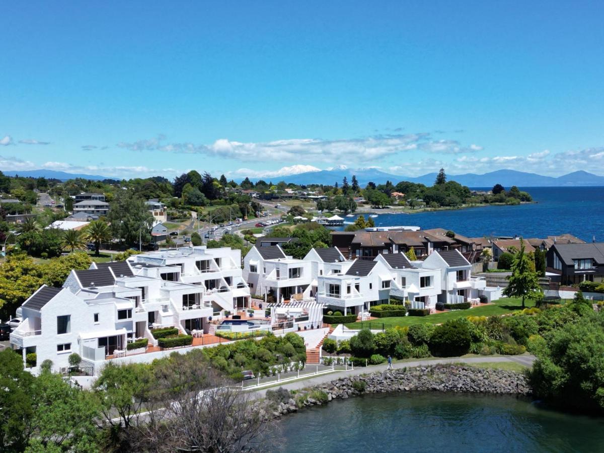 Lake Edge Resort Apartment - B&B