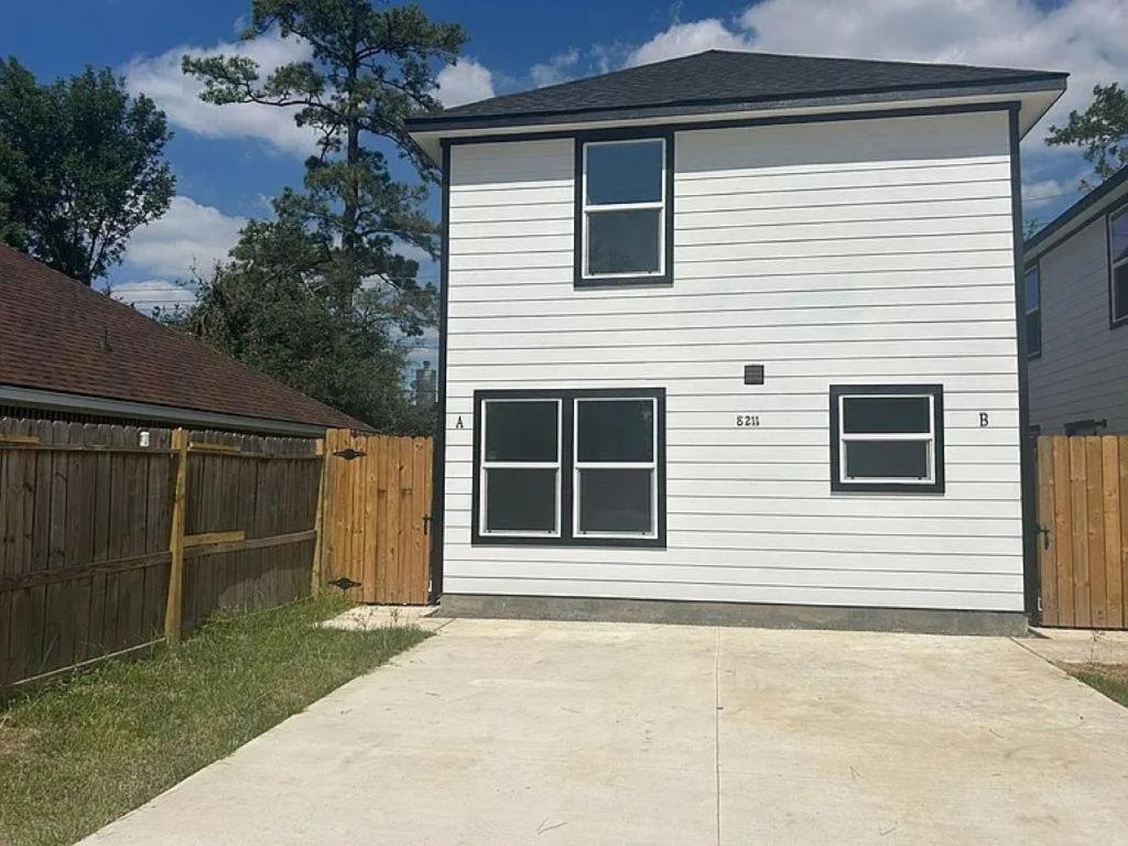 The Divine 3 - Townhome with AC, WiFi in Beautiful Houston - B&B