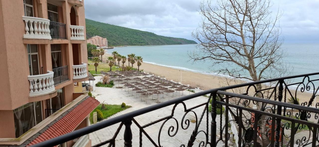 Stunning Sea View Studio in Andalucia Beach Hotel by Flat Mаnager - B&B