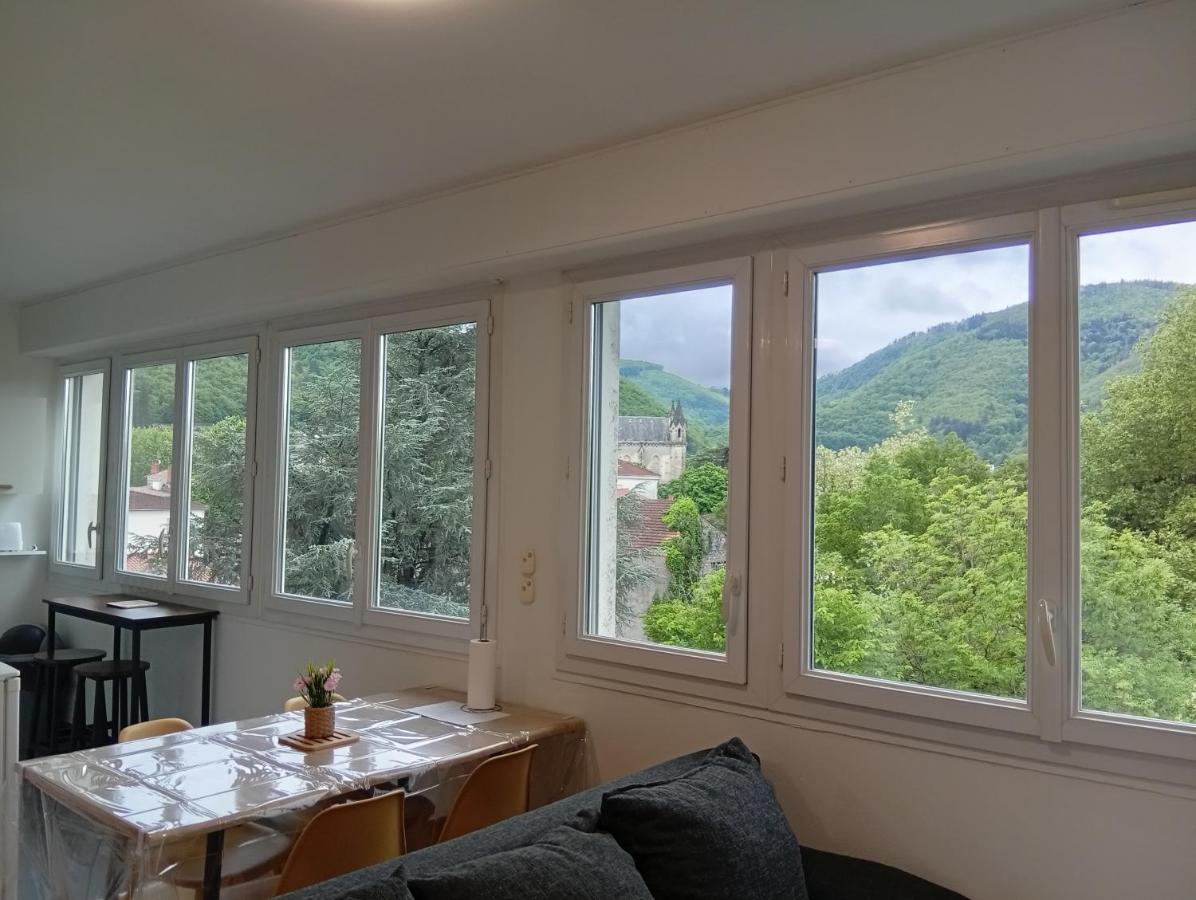 Coucher de soleil, calme, gros matelas, parking, 2 lits, lave-linge, wifi, netflix - B&B