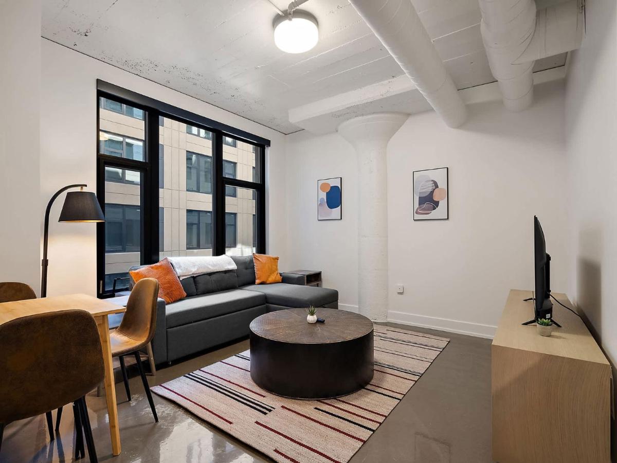 CozySuites NLG - Modern 1BR condo #04 - B&B