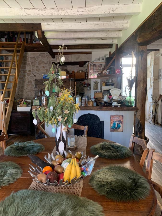 house with authentic charm - B&B Montbron
