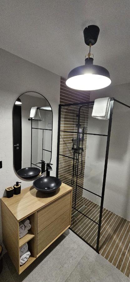 SteLar Lake View 2025 - Ferienwohnung Teșila