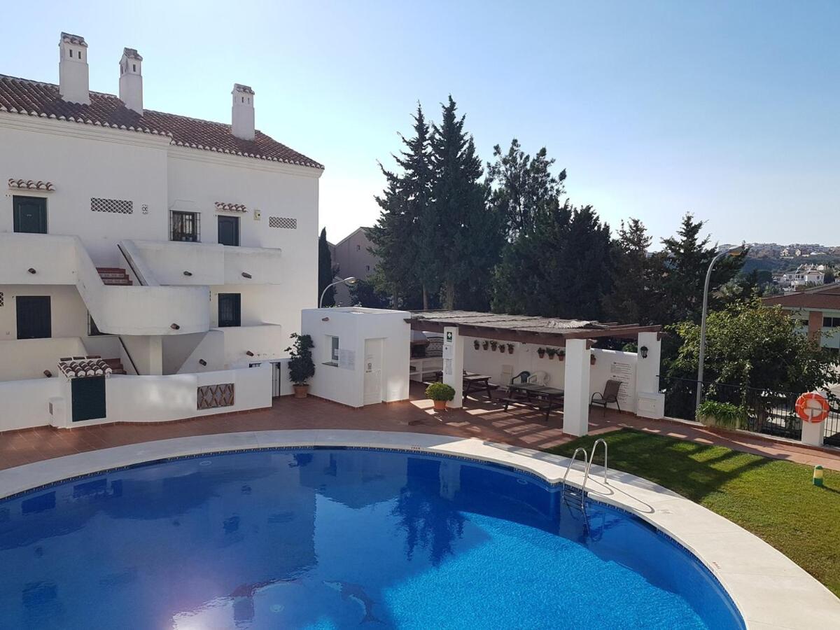 Peaceful 1BR Getaway - Walk to Beach and Train - B&B Benalmádena