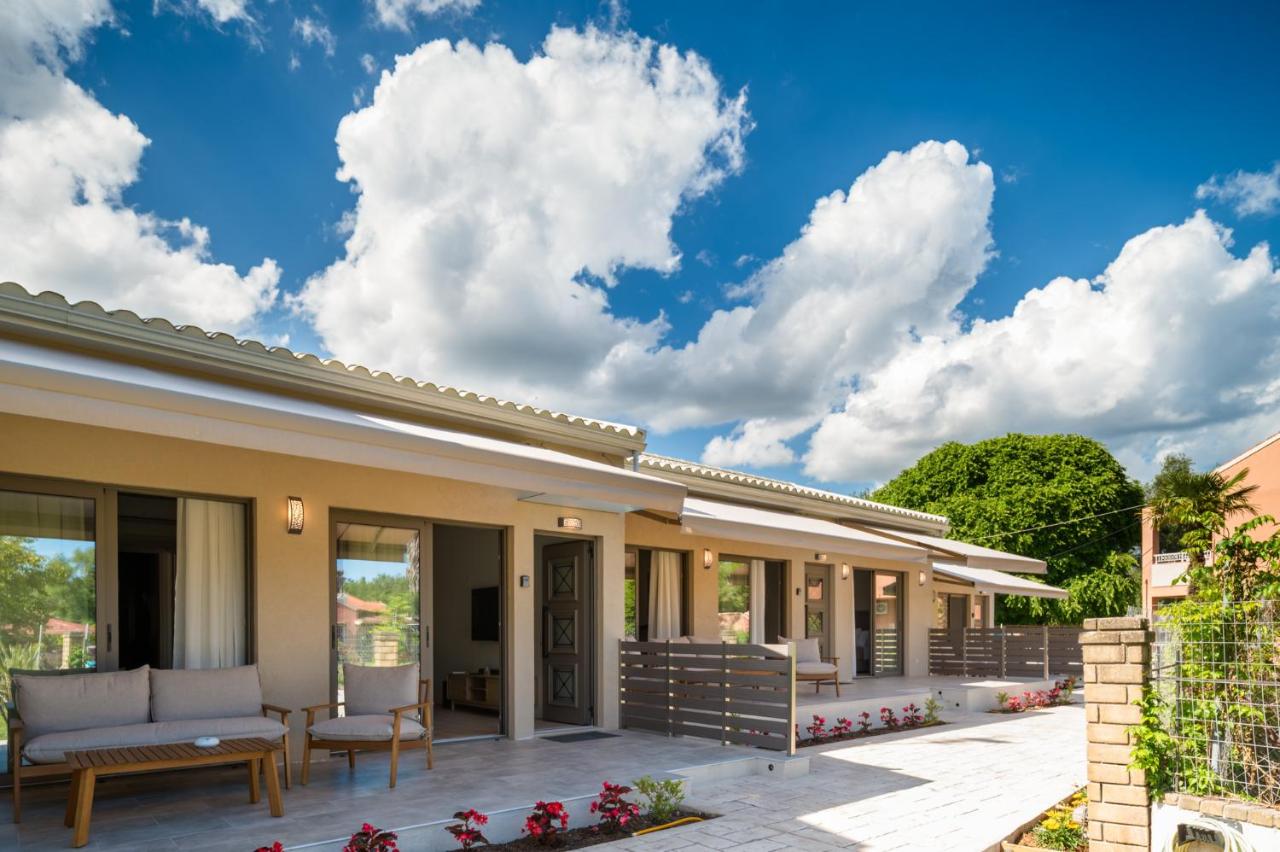 Phos Elegant Residences by Konnect, 400m to the beach - Chambres d'hôtes Dassia