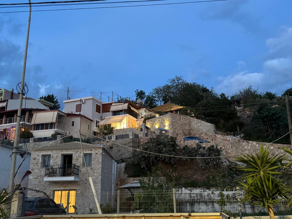 Chrisimos Apartment - B&B Himarë