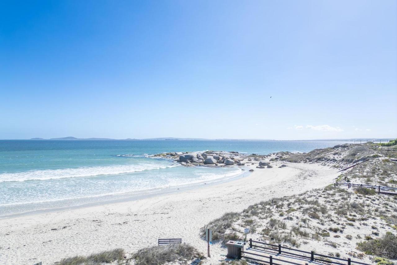 Charming Langebaan Holiday Home with Panoramic Views - Ferienwohnung Langebaan