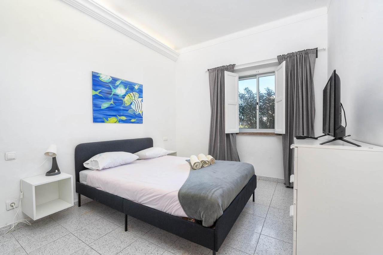 Camera Matrimoniale con Bagno in Comune 