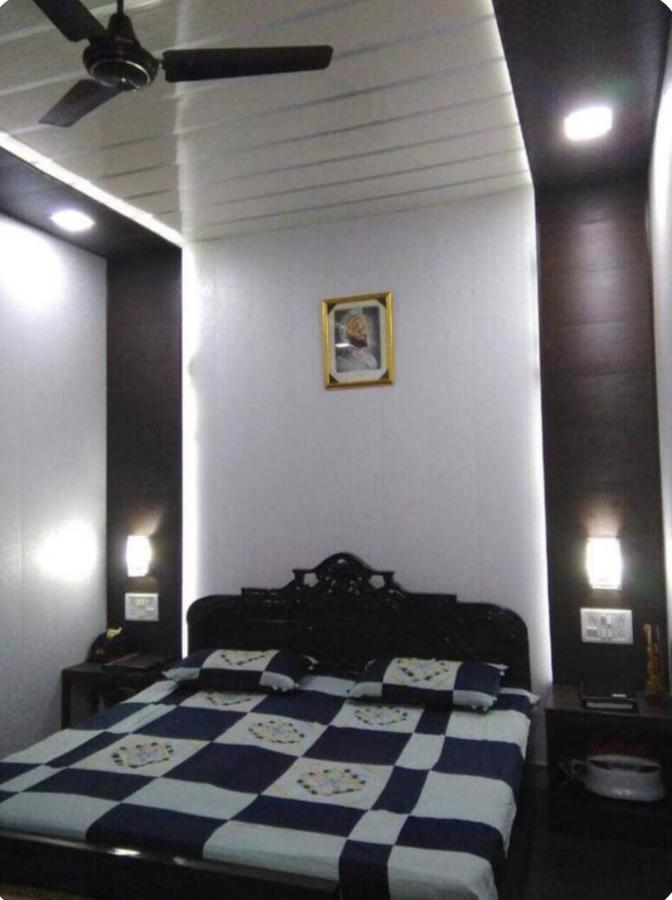 Modern Two BHK for All Travelers - Ferienwohnung