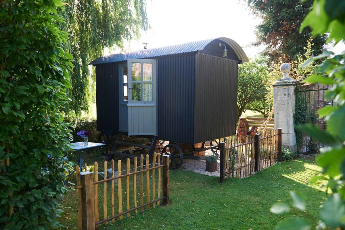 Brush Shepherd's Hut - Chambres d’hôtes Shootend