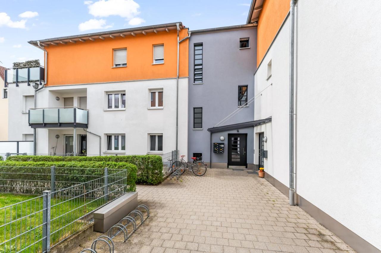 Nexstay Design Wohnung mit Loggia und Parkplatz - B&B