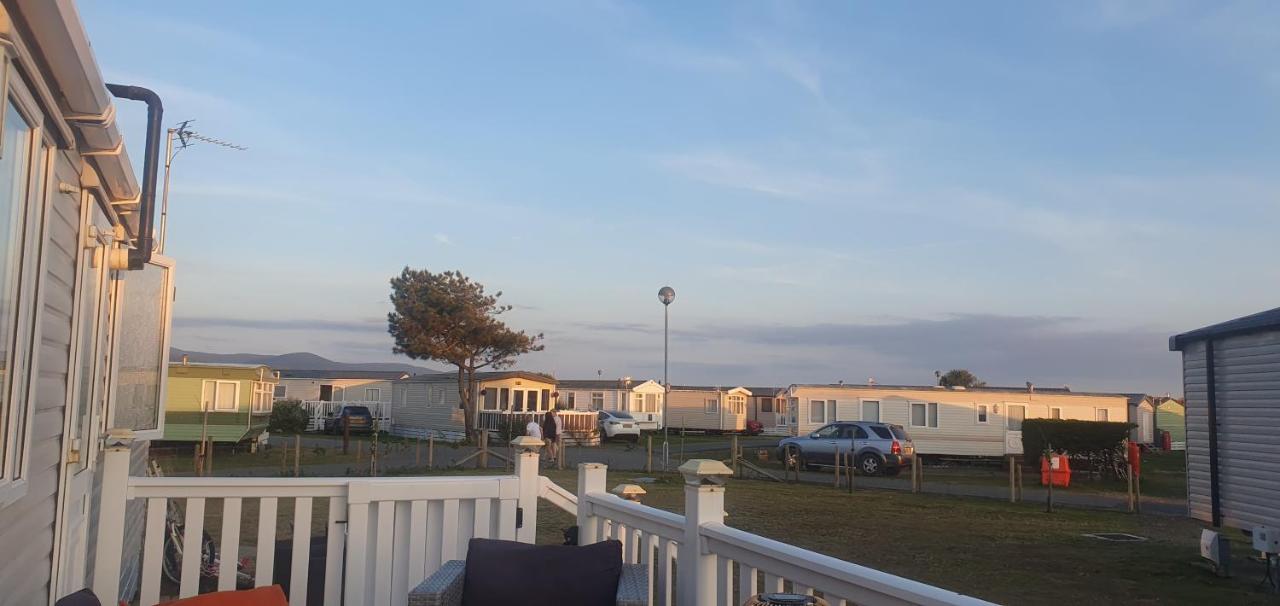 Gull Court 3 Double Bed Caravan - B&B