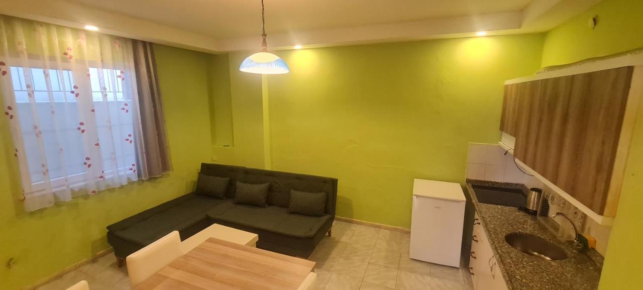 Apartment - Basement (4 Adults) 