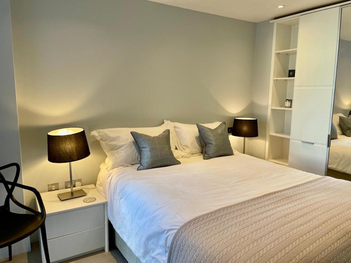 Luxury 1 bed flat with parking, Clapham Junction - B&B Londra