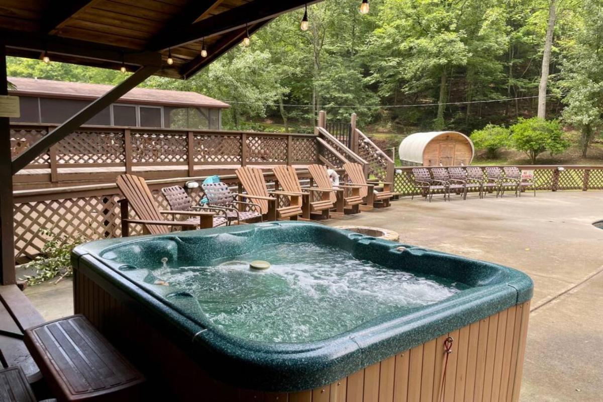 Pioneer Trail Retreat by Avada Properties - B&B Pigeon Forge