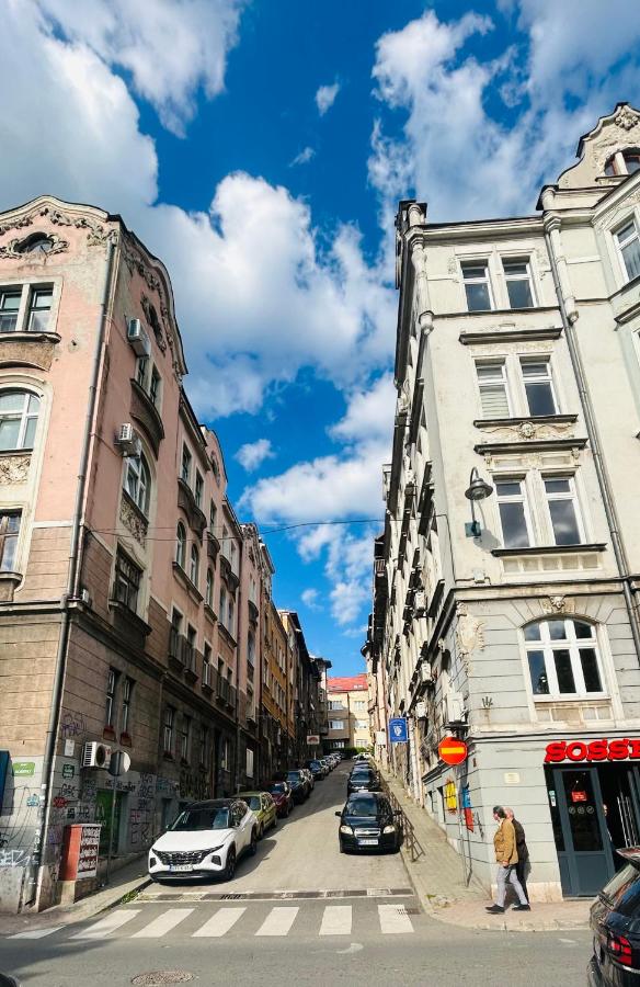 CityTales - Sarajevo Center Apartments - Free Parking - 1 Apartment with one Bedroom & 1 Deluxe Studio Apartment - B&B