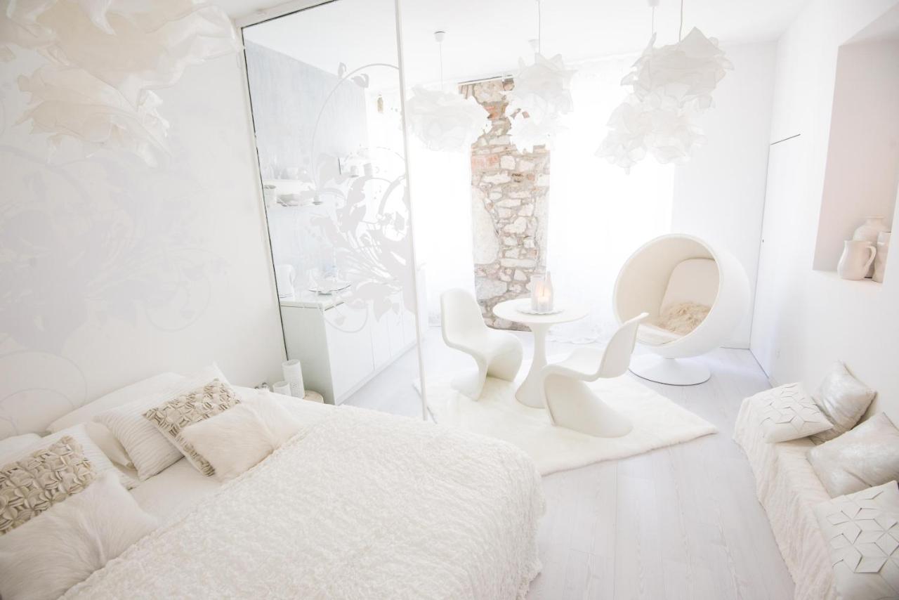 "Un Lieu Unique" le Gold et le Cocon - B&B Annecy
