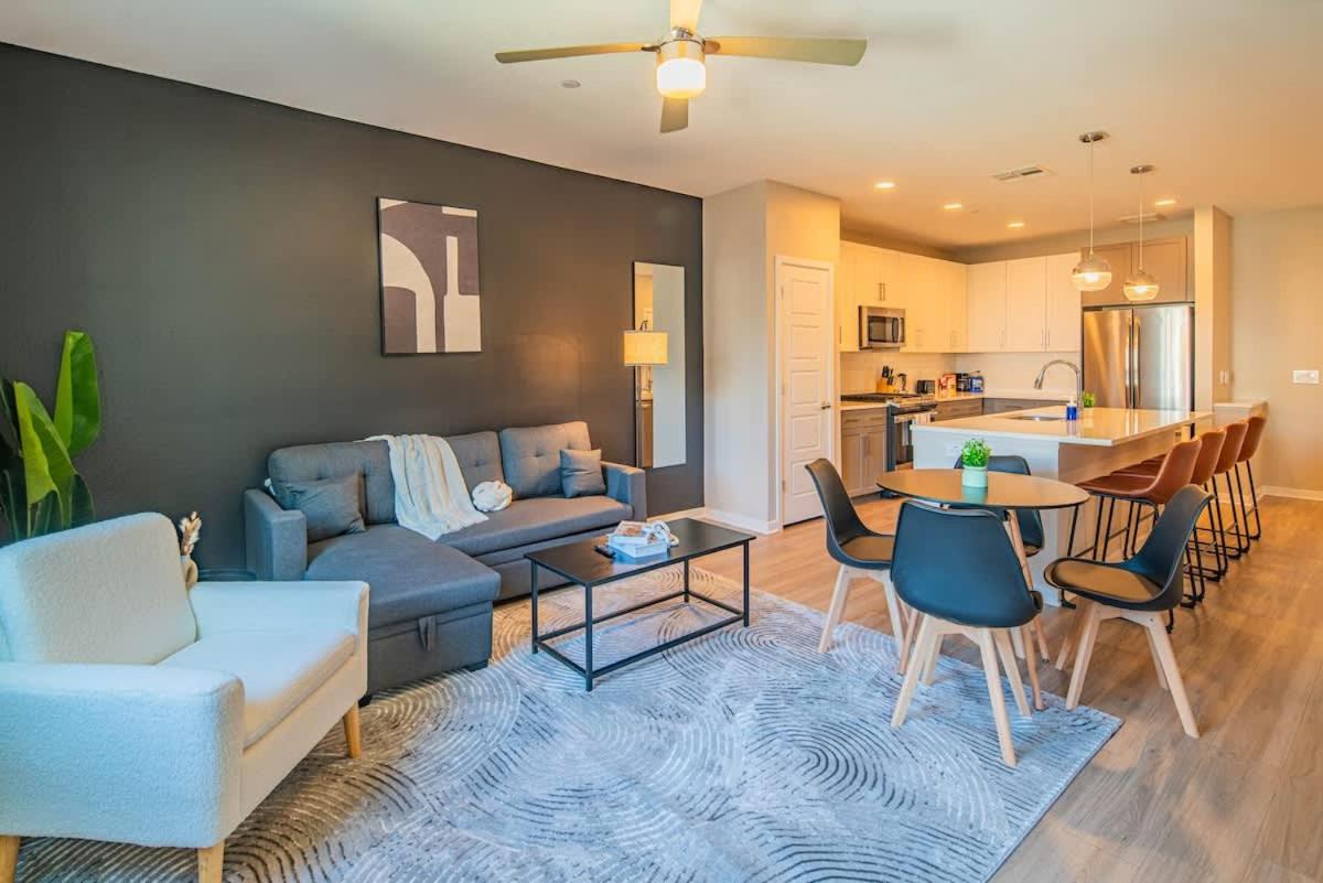 Relaxing 1BR - Uptown Biltmore Gym Pool Parking WD - Bed and Breakfast Phoenix