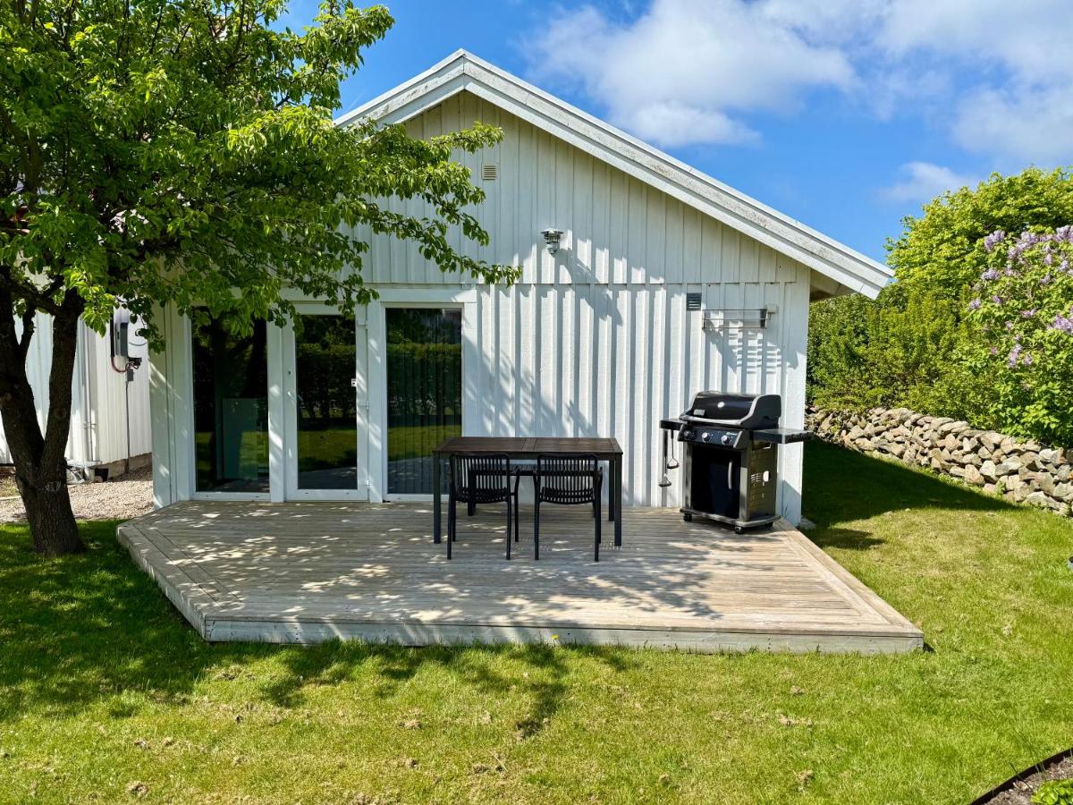 Studio apartment, Beach 400 m, Patio & BBQ - B&B Glommen