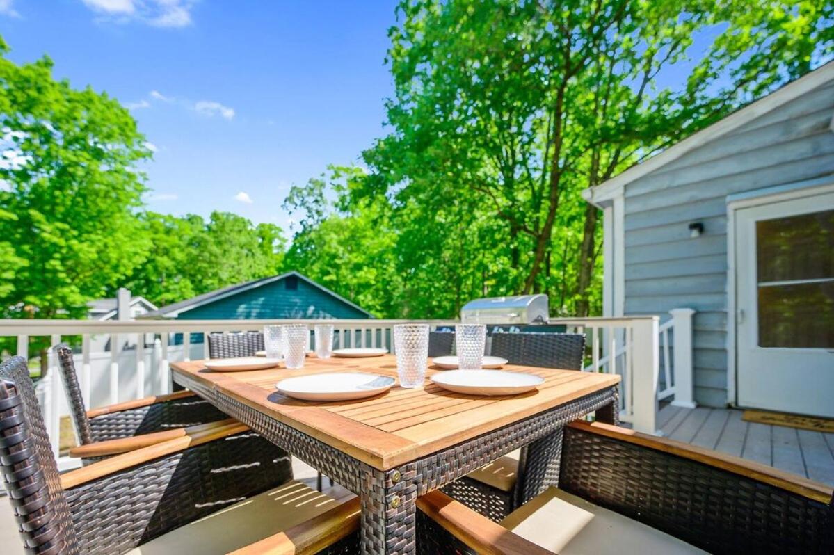 4 Beds Large groups,King Bed,Tvs, Kids essentials, office, Grill, Crib, in Bond park ,PNC Arena - B&B Cary