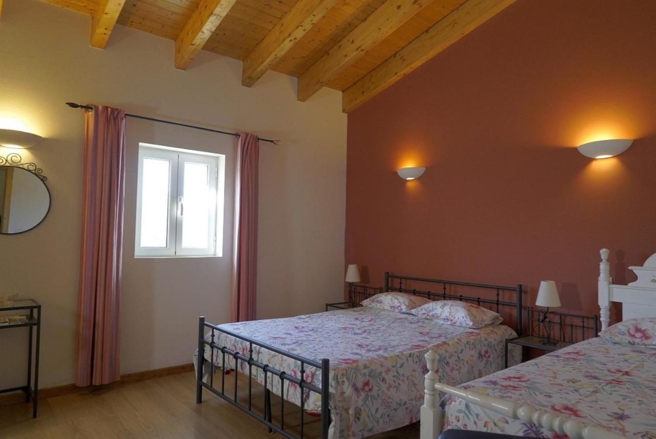 Camera Tripla Deluxe