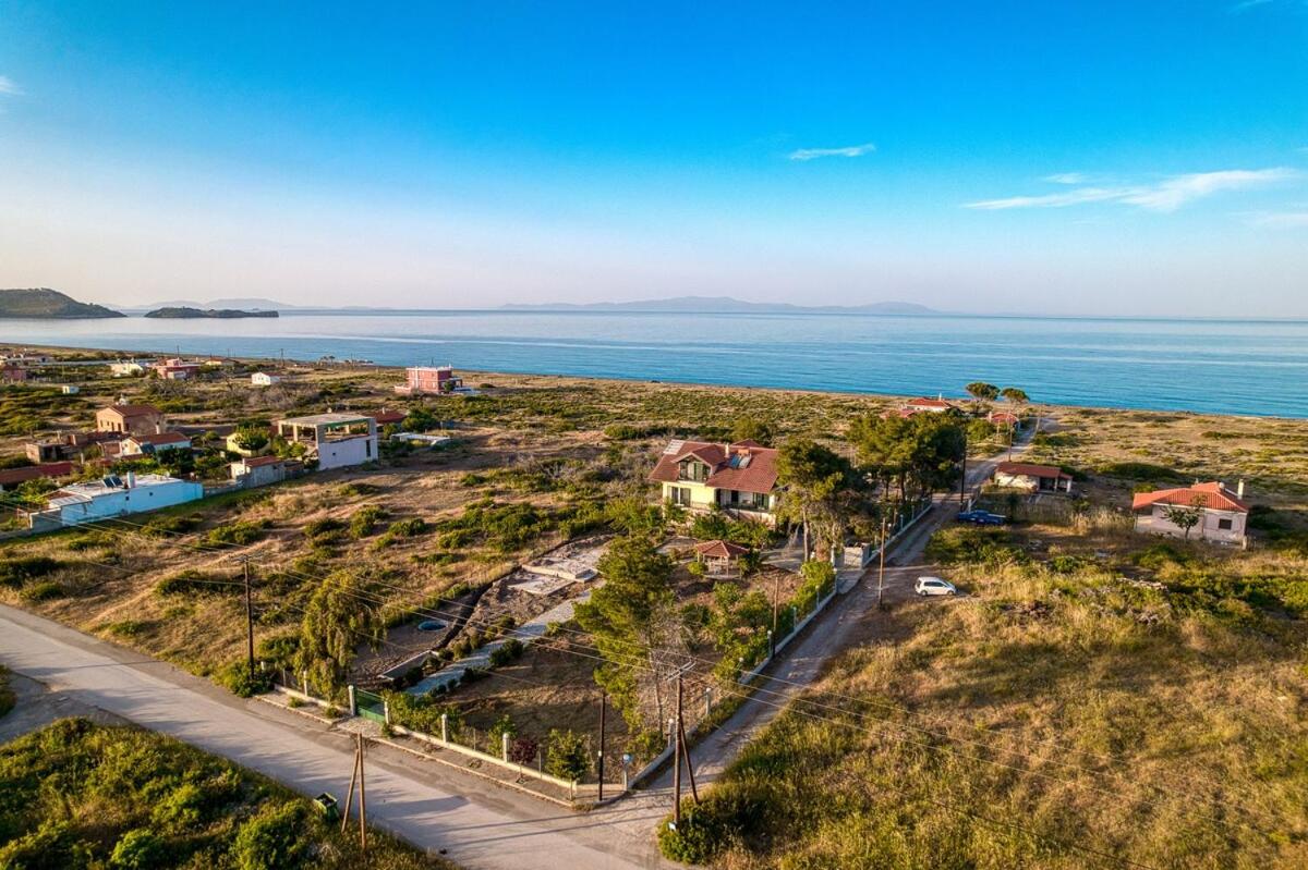 Thea Apartment near the Agkali - Ayia Anna beach in Evia - Chambres d'hôtes Krýa Vrýsi