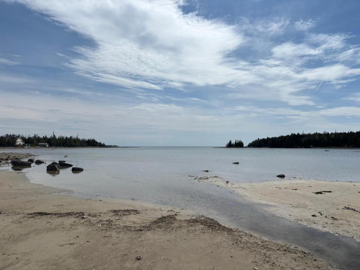 Waterfront Bliss Near Tobermory - Chambres d’hôtes Miller Lake
