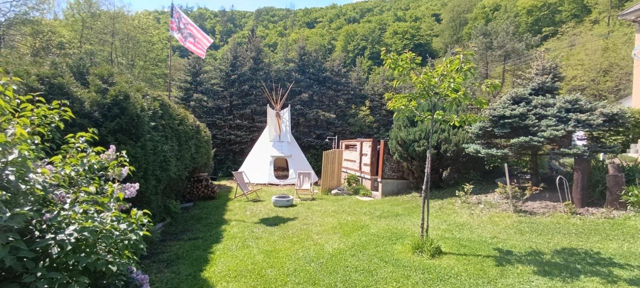 Tee-pee u Honzíka - B&B Zbečno