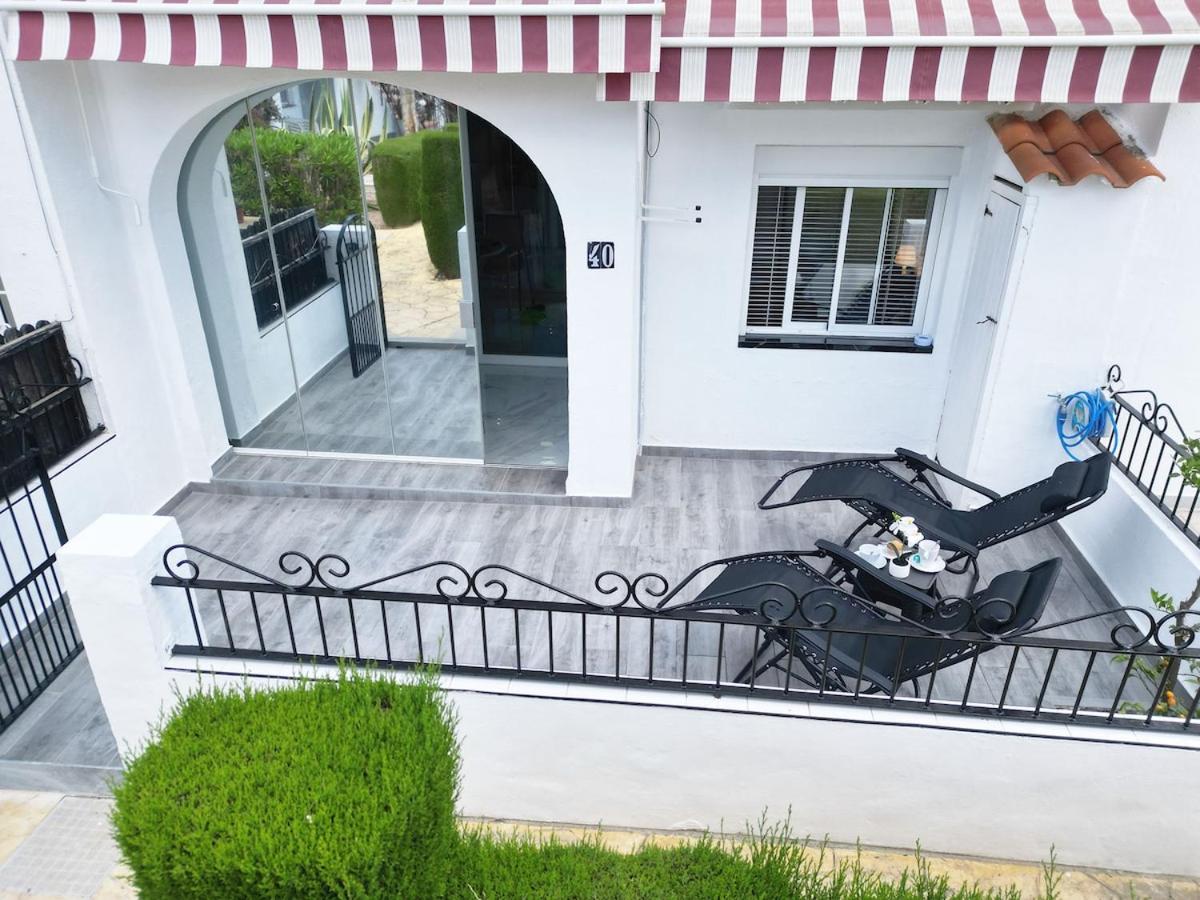 Bungaló junto a la piscina #PRP008 StayOrihuela - B&B Torrevieja