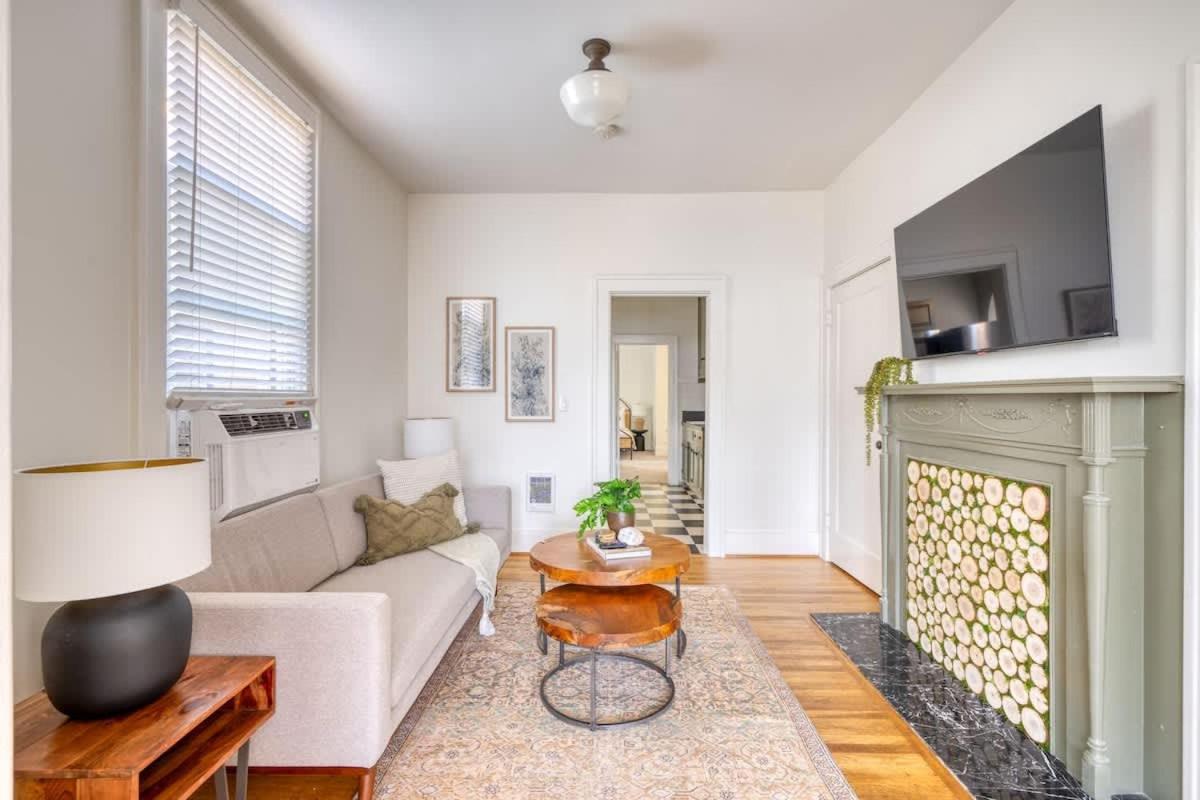 Stay Portland - La Casa Burnside - Local Eateries, Shops, and Bars - B&B Portland
