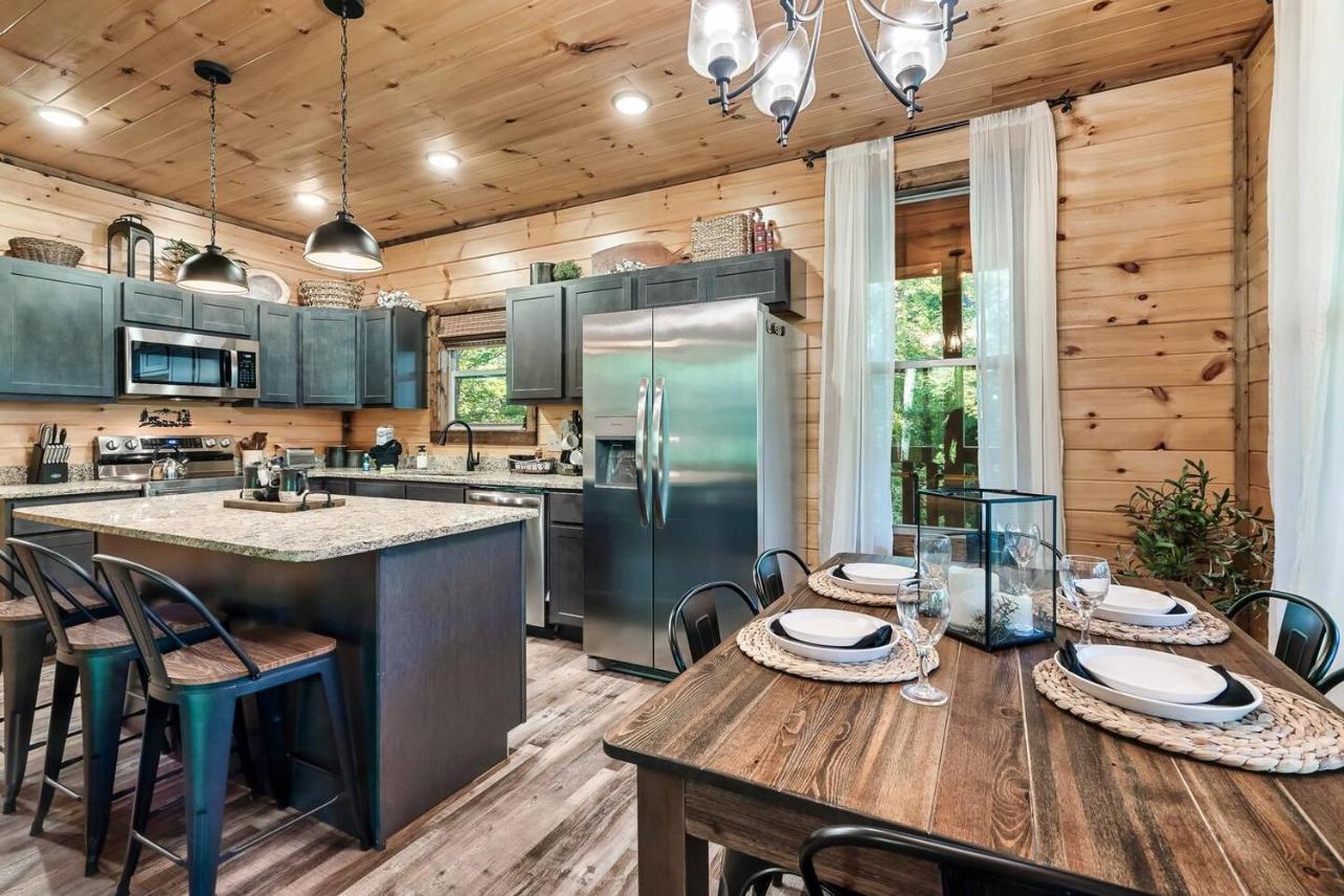 Bear Up There Cabin by Avada Properties - B&B Pigeon Forge