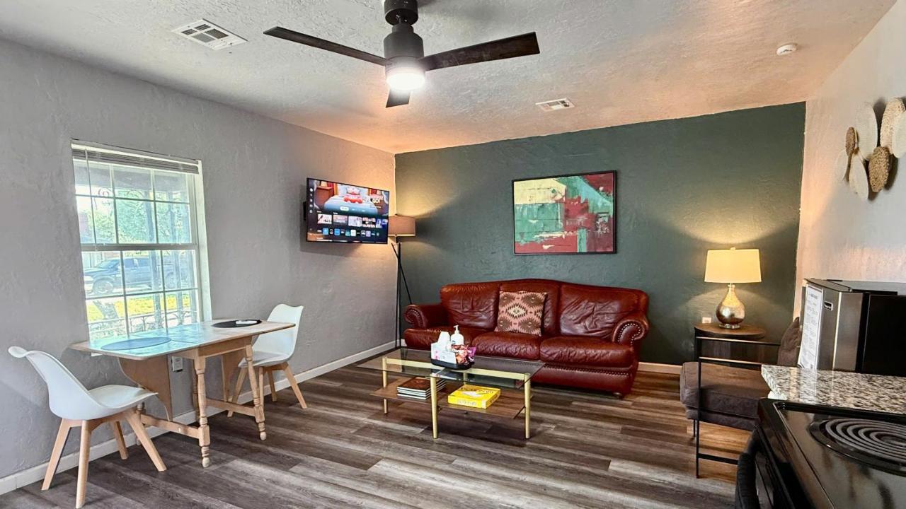 Plaza District Budget Studio Full Kitchen #20a - B&B Oklahoma City