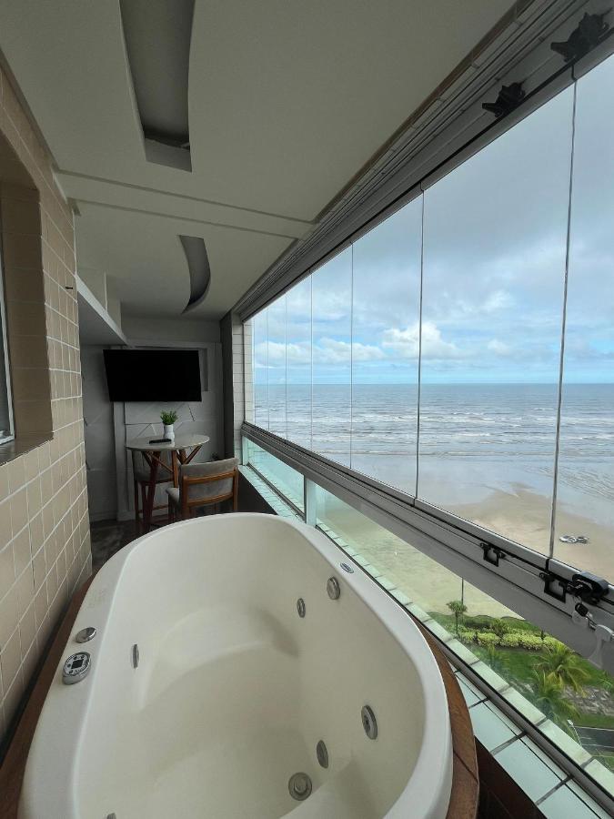 Vista Mar, 1 Dorm, Sacada com Jacuzzi , wi fi ,garagem, 5 hospedes, enfrente ao Mar - B&B