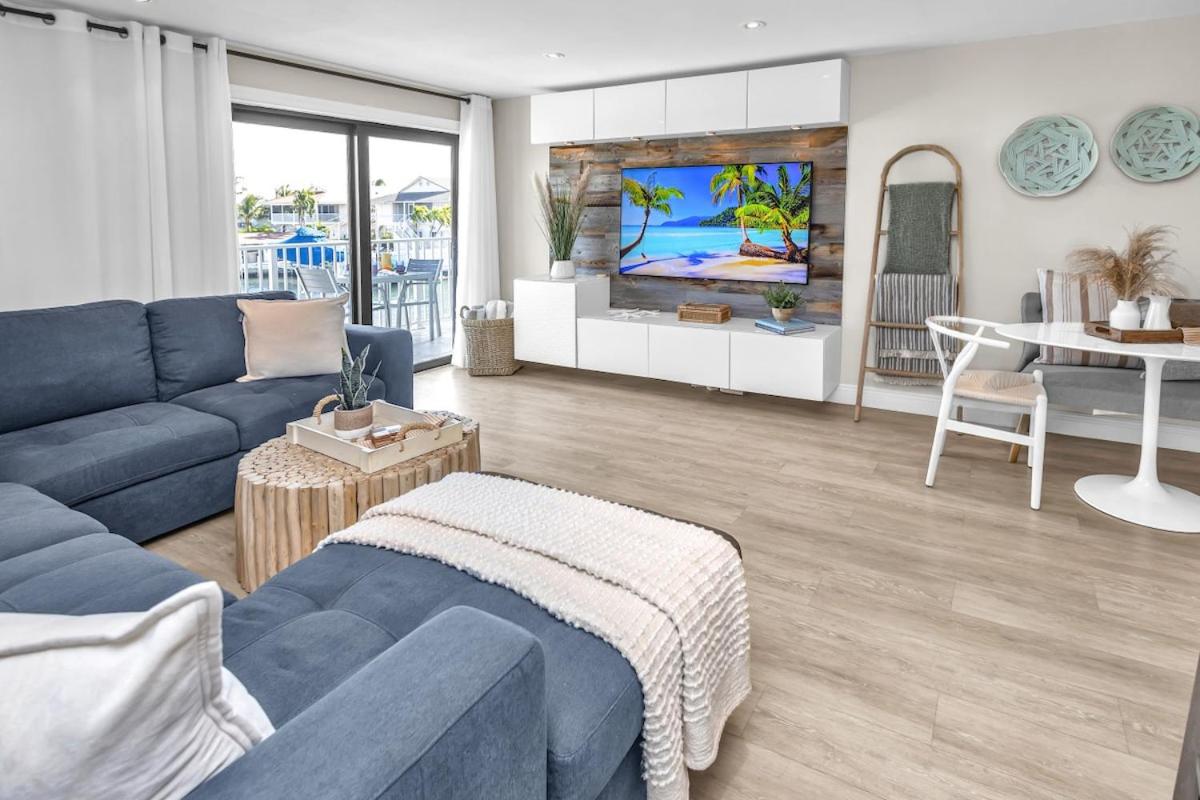 Ocean Shores Villa 1 in Key Largo with pool & boat slip - Bed and Breakfast Key Largo