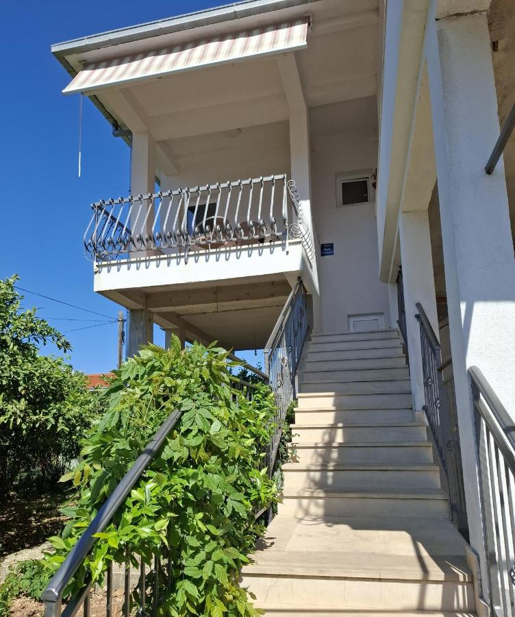Apartments by the sea Trogir - 24405 - B&B