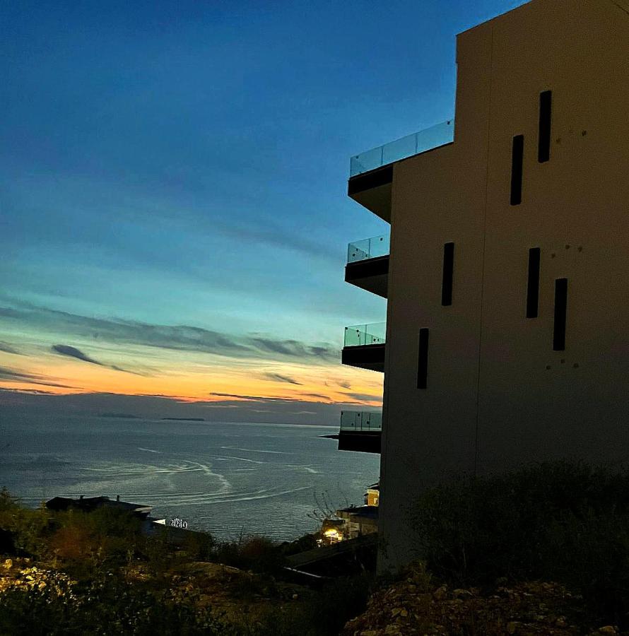 Luxury Panorama View with a Pool - Bed and Breakfast Sarandë