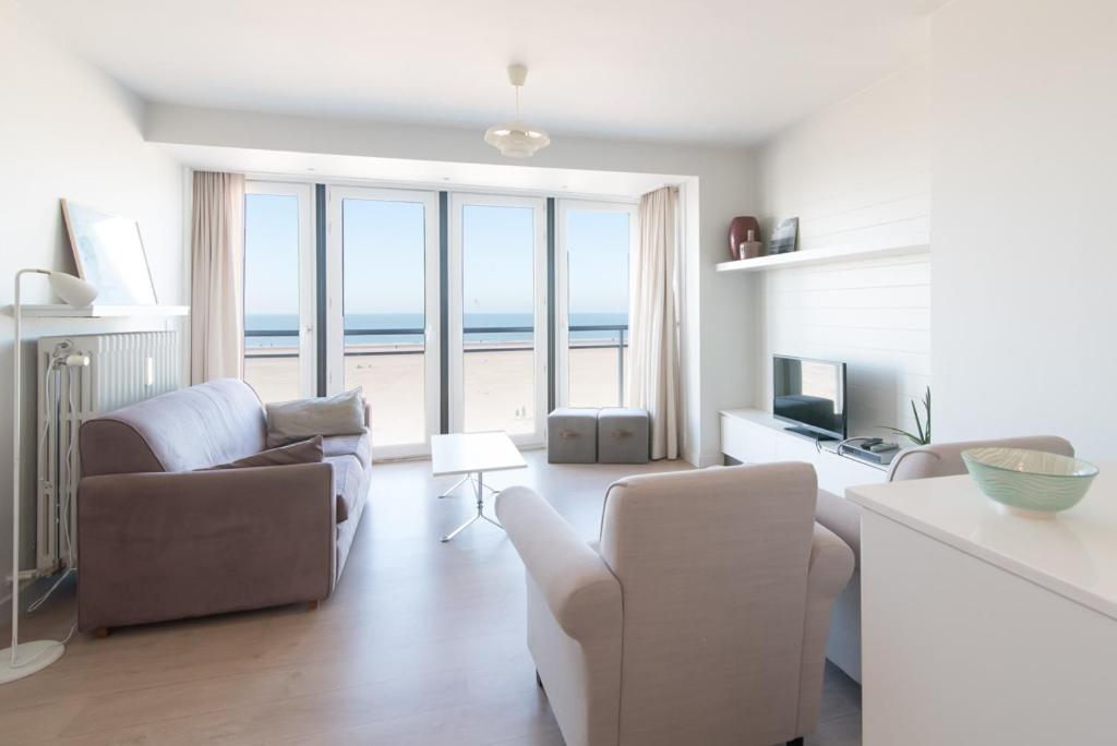 Sea Lover 03-03 - B&B