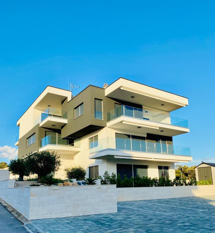 Green Maslina -Beach Apartment - Ferienwohnung Mandre