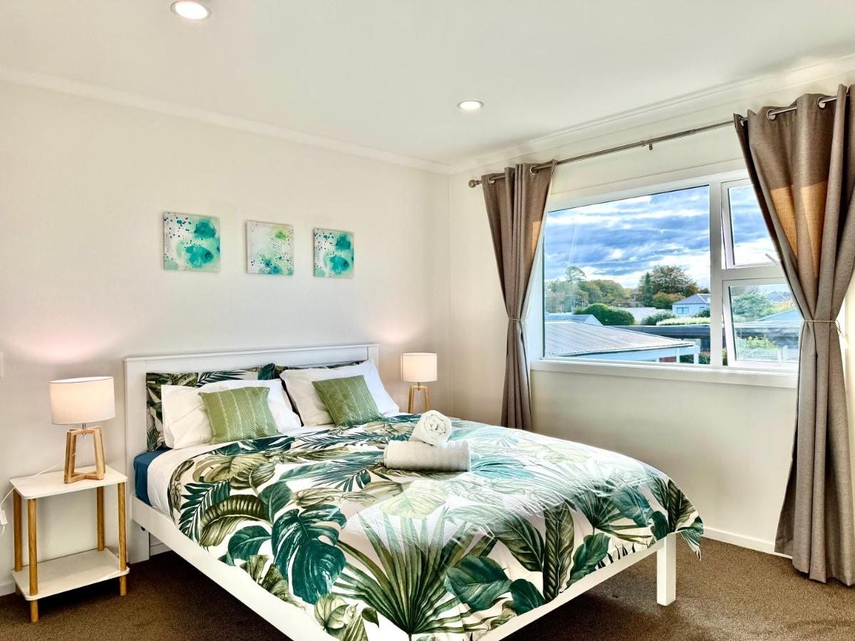 Newly Built 3 BDMs Besides Chartwell Shopping Mall - B&B